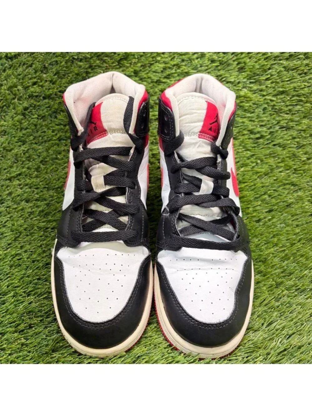 Nike Air Jordan 1 Mid Very Berry Boys Size 6.5Y Black Basketball Shoes Sneakers